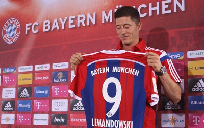 环球电竞-三笘薰面对铁桶阵打破僵局